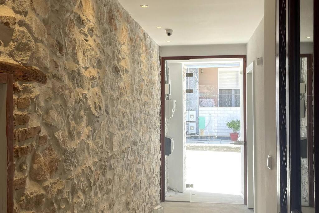Apartment To Ble Kuenstlersteinhaus Mit Garten Barrierefrei Tirnavos