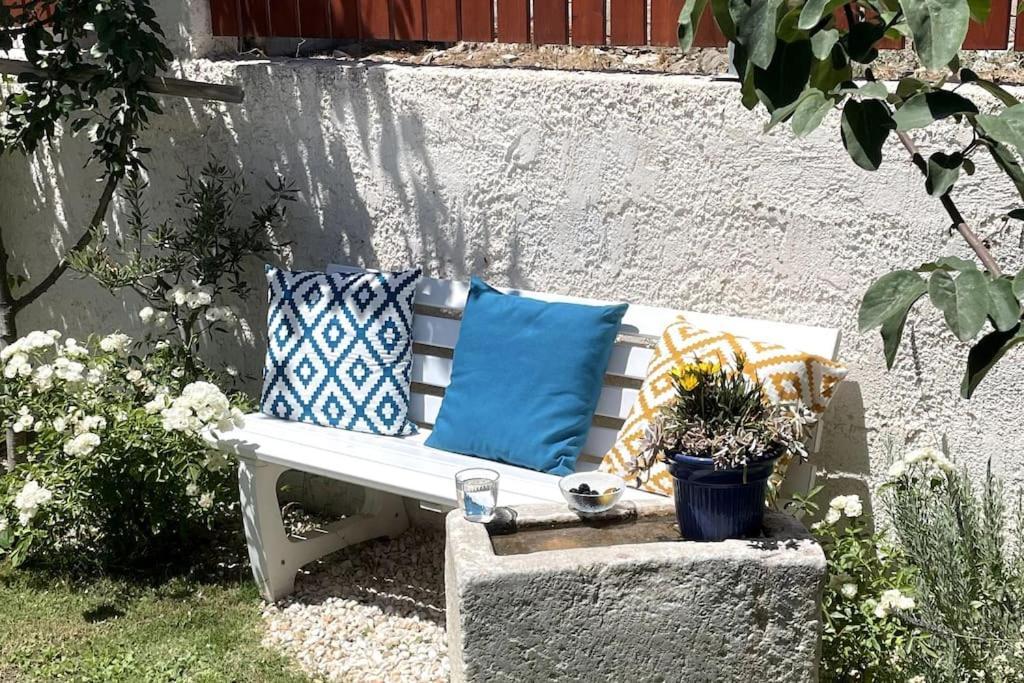 To Ble Kuenstlersteinhaus Mit Garten Barrierefrei *